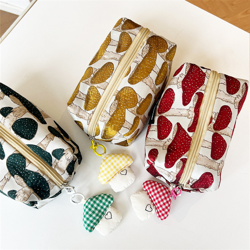 1 Piece Classic Creatively Designed Cute Mushroom Women's Makeup Bags Picture4