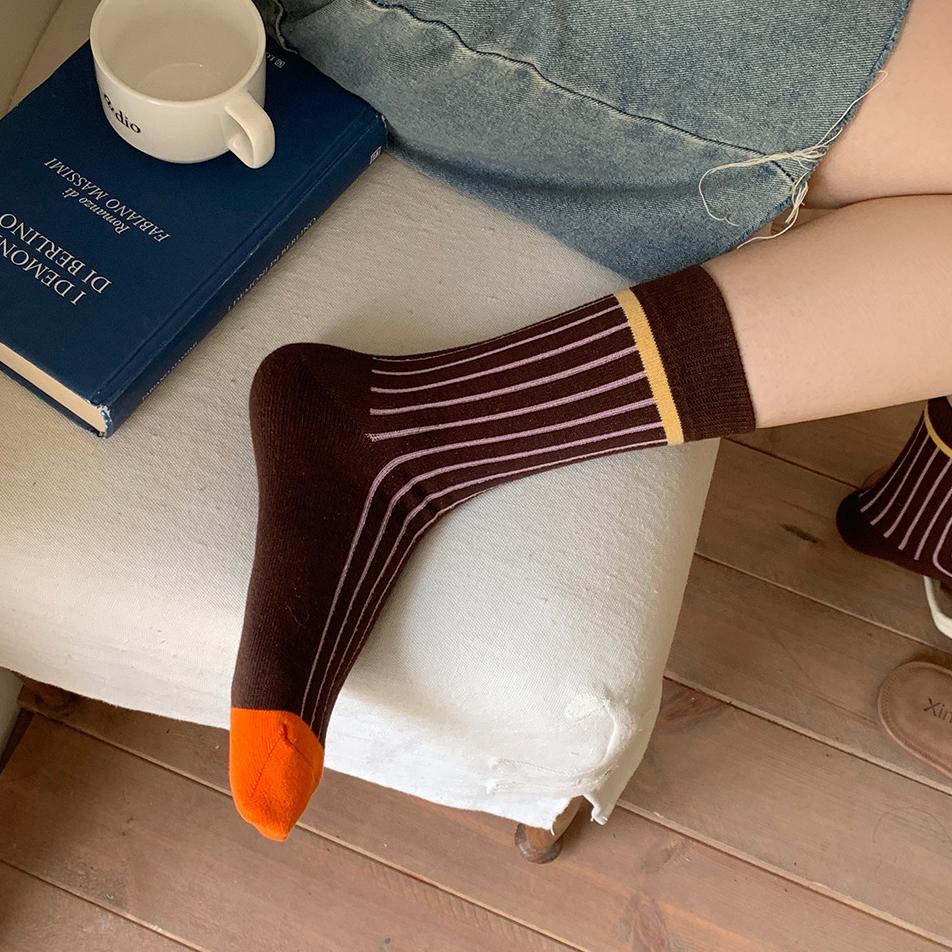 1 Pair Assorted Colors Stripe Cotton Women's Mid-Calf Socks Picture5