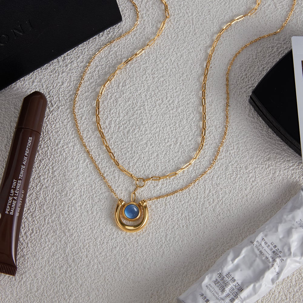 Collana con ciondolo da donna in acciaio inossidabile color oro con cerchio in resina blu classico da 1 pezzo h5Immagine4