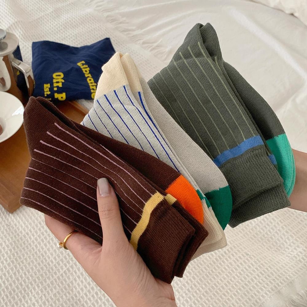 1 Pair Assorted Colors Stripe Cotton Women's Mid-Calf Socks Picture3