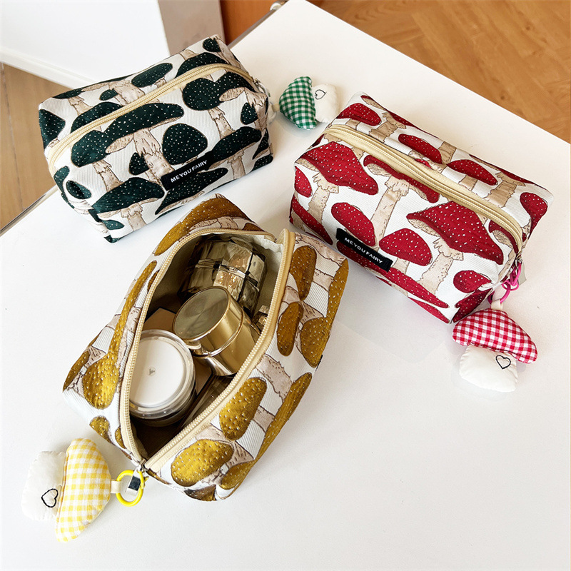 1 Piece Classic Creatively Designed Cute Mushroom Women's Makeup Bags Picture2