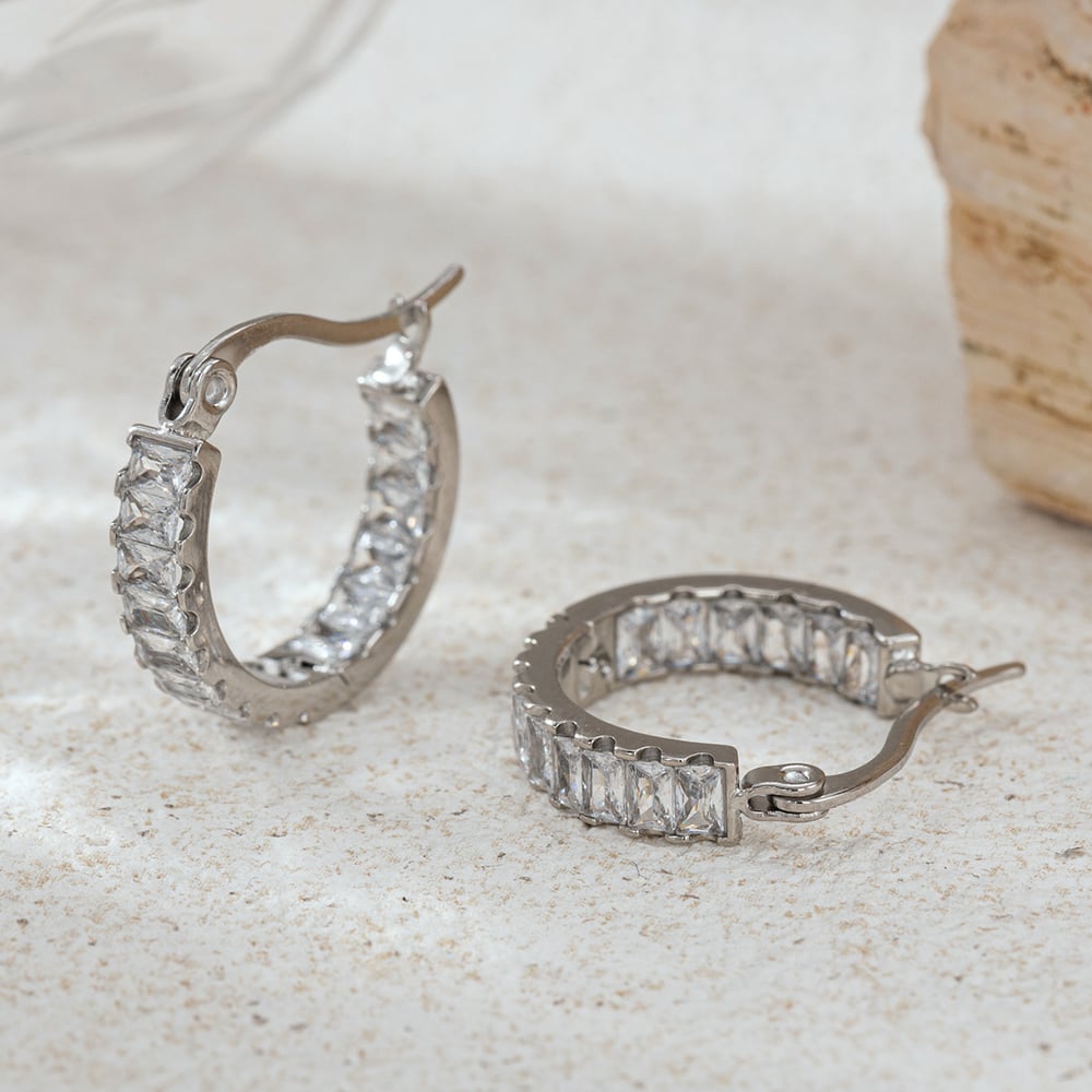 1 Paar Creolen aus Edelstahl mit Zirkonia Bild4