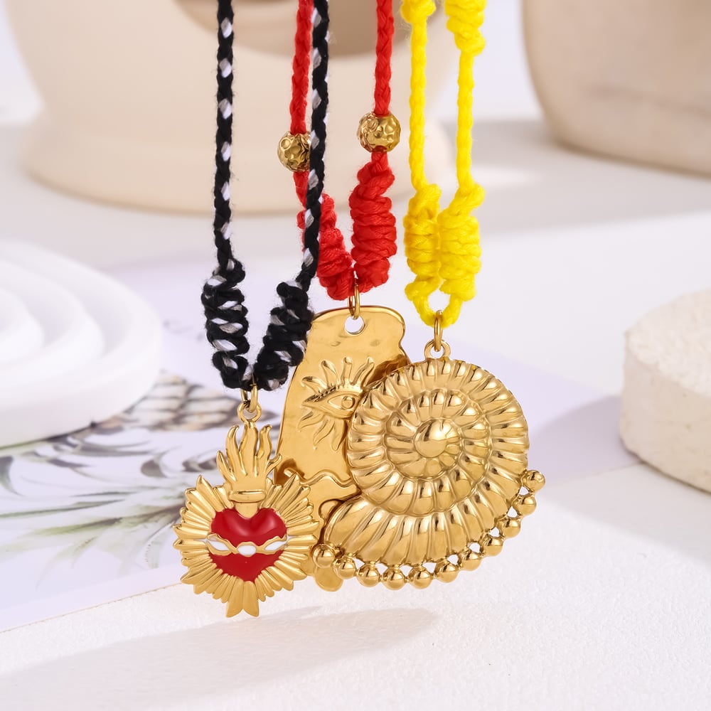 1 collar con colgante de concha encantadora de acero inoxidable color dorado para mujer Imagen3