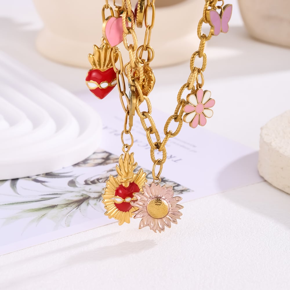 Collar con colgante de corazón intrincado de acero inoxidable para mujer de 1 pieza Imagen3