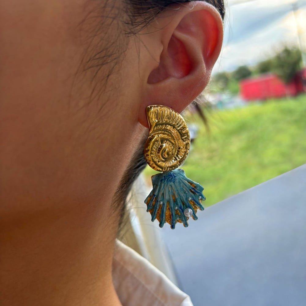 1 Pair Enamel Shell Gold Color Drop Earrings Picture3