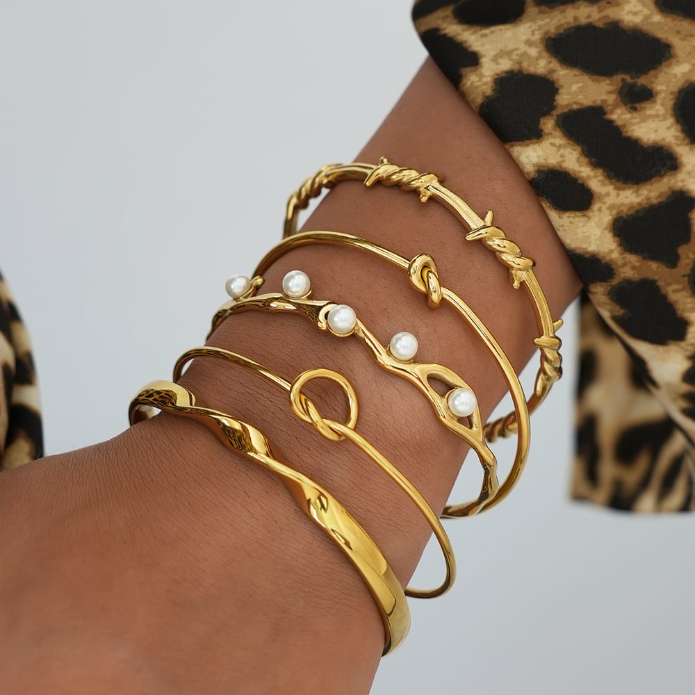 1 Stück einfache, elegante Twist-Armreifen aus Edelstahl in Goldfarbe für Damen h5Bild5