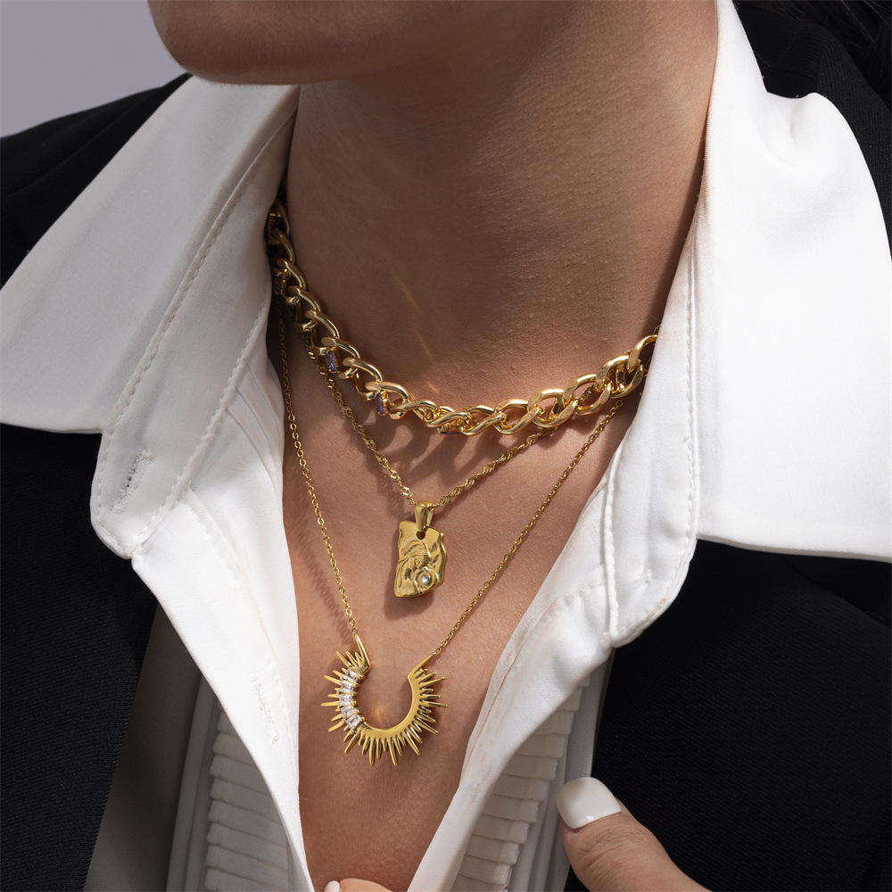 1 Stück Halskette mit Anhänger aus Edelstahl in Sonnenform, goldfarben, Zirkonia Bild2