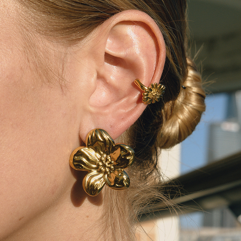 1 Pair Sweet Flower Stainless Steel Gold Color Women's Stud Earrings Picture2