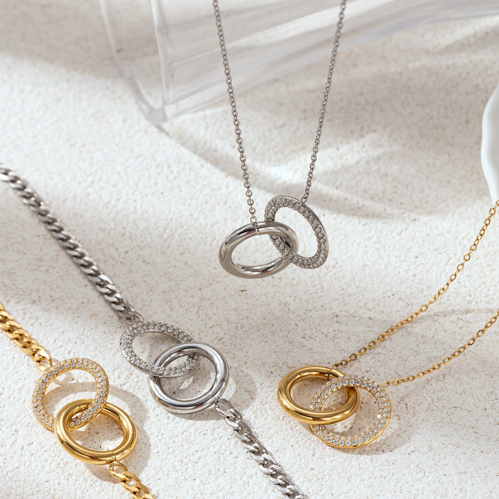 Halsketten-Set aus Edelstahl mit zwei Ringen Bild3