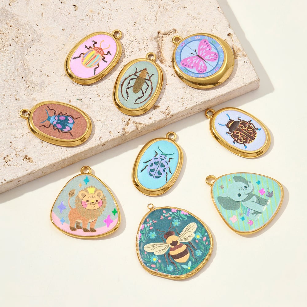 1 Piece Animals Pattern Triangle Stainless Steel Women's Pendants Picture3