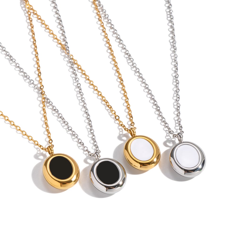 Collier pendentif rond en acier inoxydable émaillé couleur or 1 pièce Image4