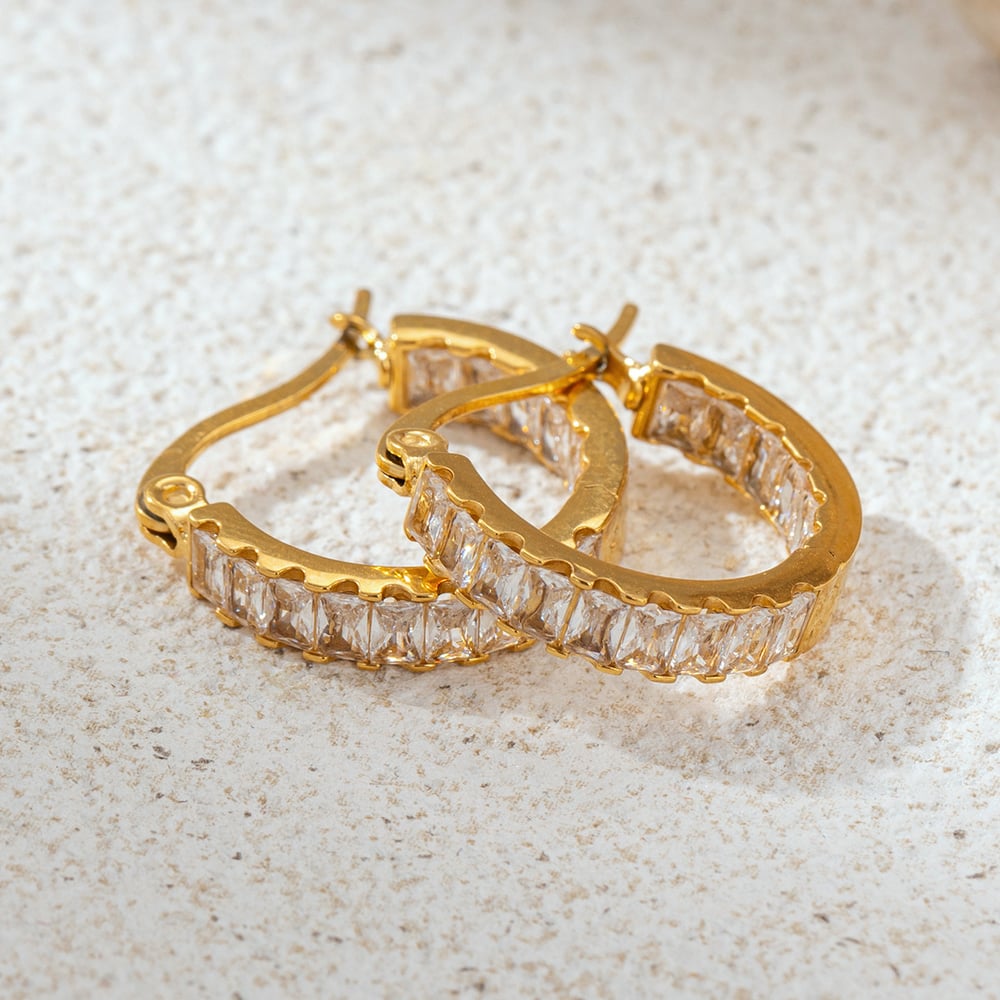 1 Paar Creolen aus Edelstahl mit Zirkonia Bild3