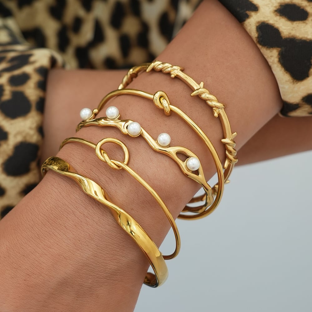 1 Stück einfache, elegante Twist-Armreifen aus Edelstahl in Goldfarbe für Damen h5Bild4