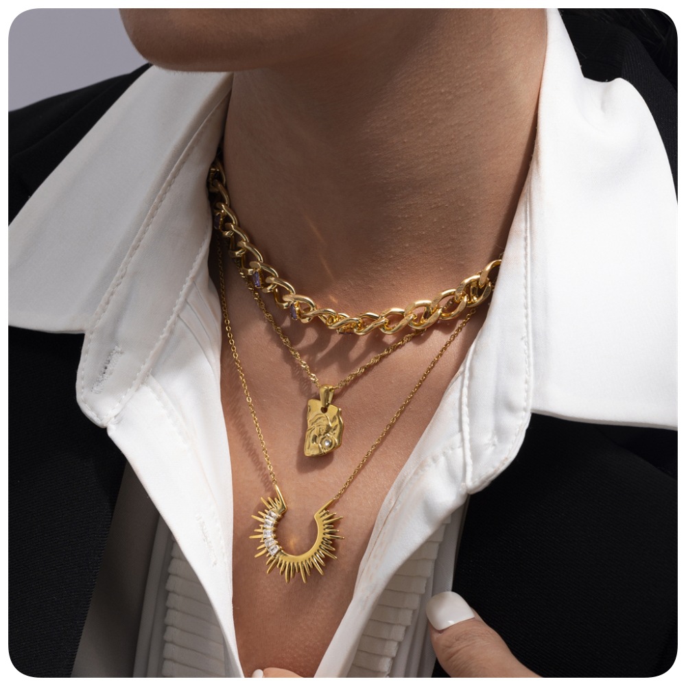 1 Stück Halskette mit Anhänger aus Edelstahl in Sonnenform, goldfarben, Zirkonia Bild4