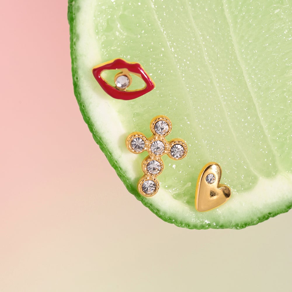 1 Set Exquisite Heart Stainless Steel Gold Color Women's Stud Earrings Picture3