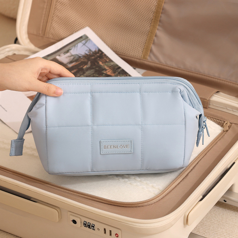 1 Stück einfarbige, karierte, gesteppte Kosmetiktasche Bild5