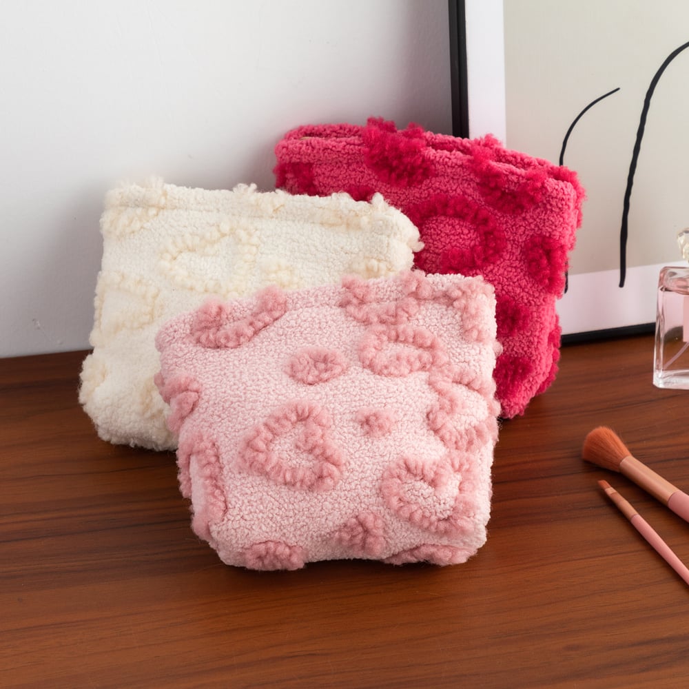 1 Stück Schminktasche aus Plüsch mit süßem Herz Bild2