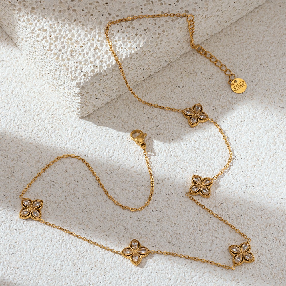 1 Stück elegantes Kleeblatt-Halsketten-Set aus Edelstahl in Goldfarbe mit Zirkonia Bild4