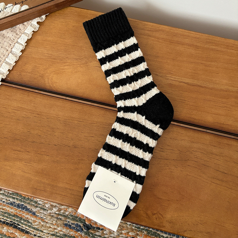 1 Pair Pure Cotton Striped Retro Color Blocked Women's Mid - Calf Socks