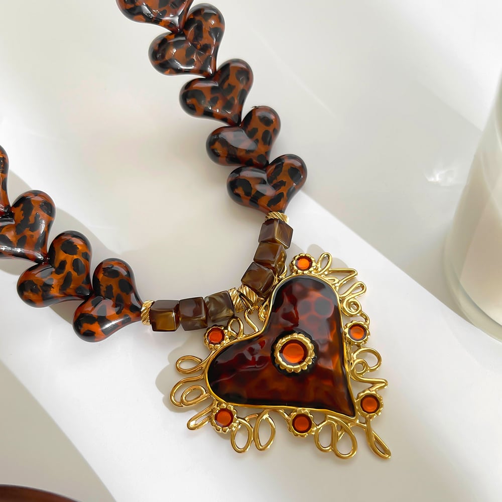 Collana con ciondolo a forma di cuore con perline in resina leopardata da 1 pezzo Immagine4