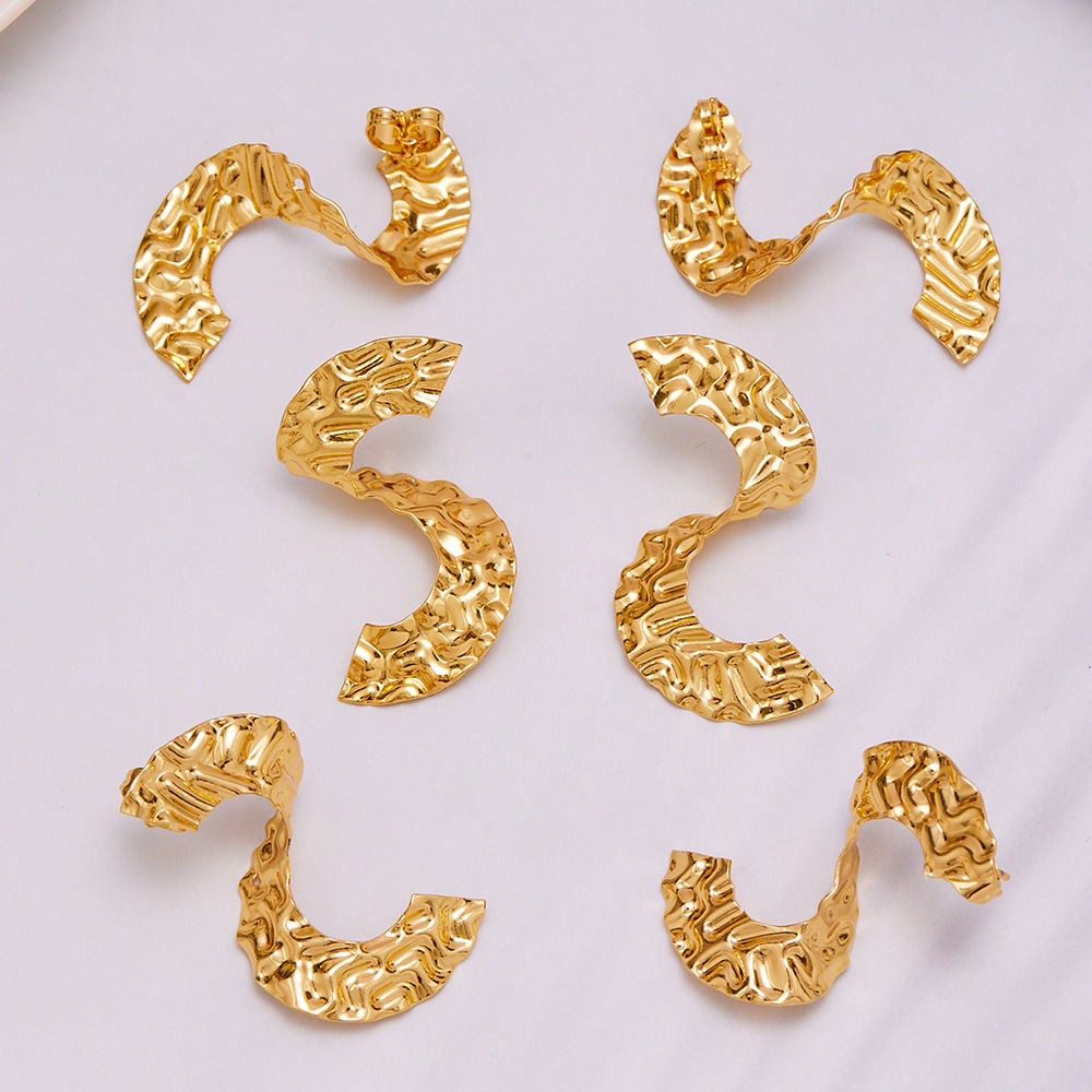 Boucles d&#39;oreilles puces pour femme, en acier inoxydable doré, motif martelé en forme de S (1 paire) Image4