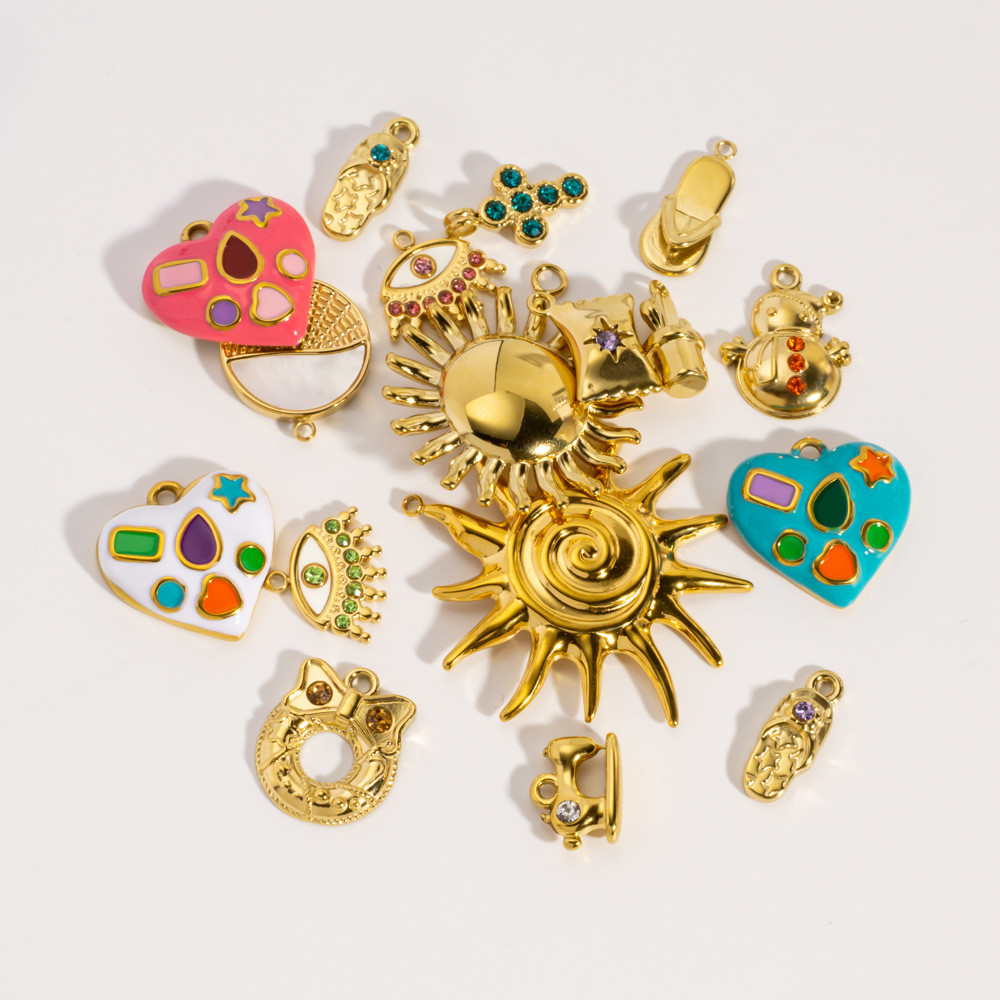 Pendentif femme en acier inoxydable en forme de cœur et de soleil (1 pièce) Image3