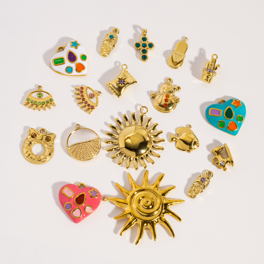 Pendentif femme en acier inoxydable en forme de cœur et de soleil (1 pièce) Image2