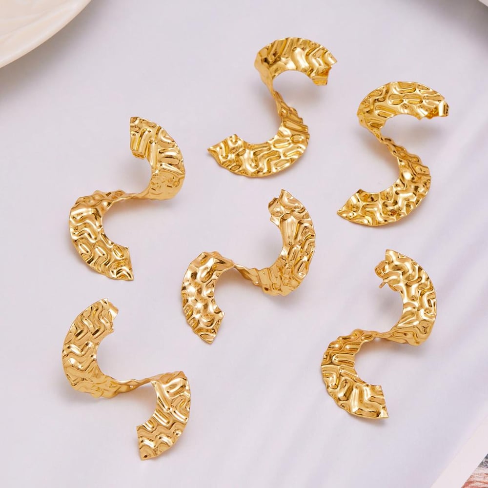 Boucles d&#39;oreilles puces pour femme, en acier inoxydable doré, motif martelé en forme de S (1 paire) Image3