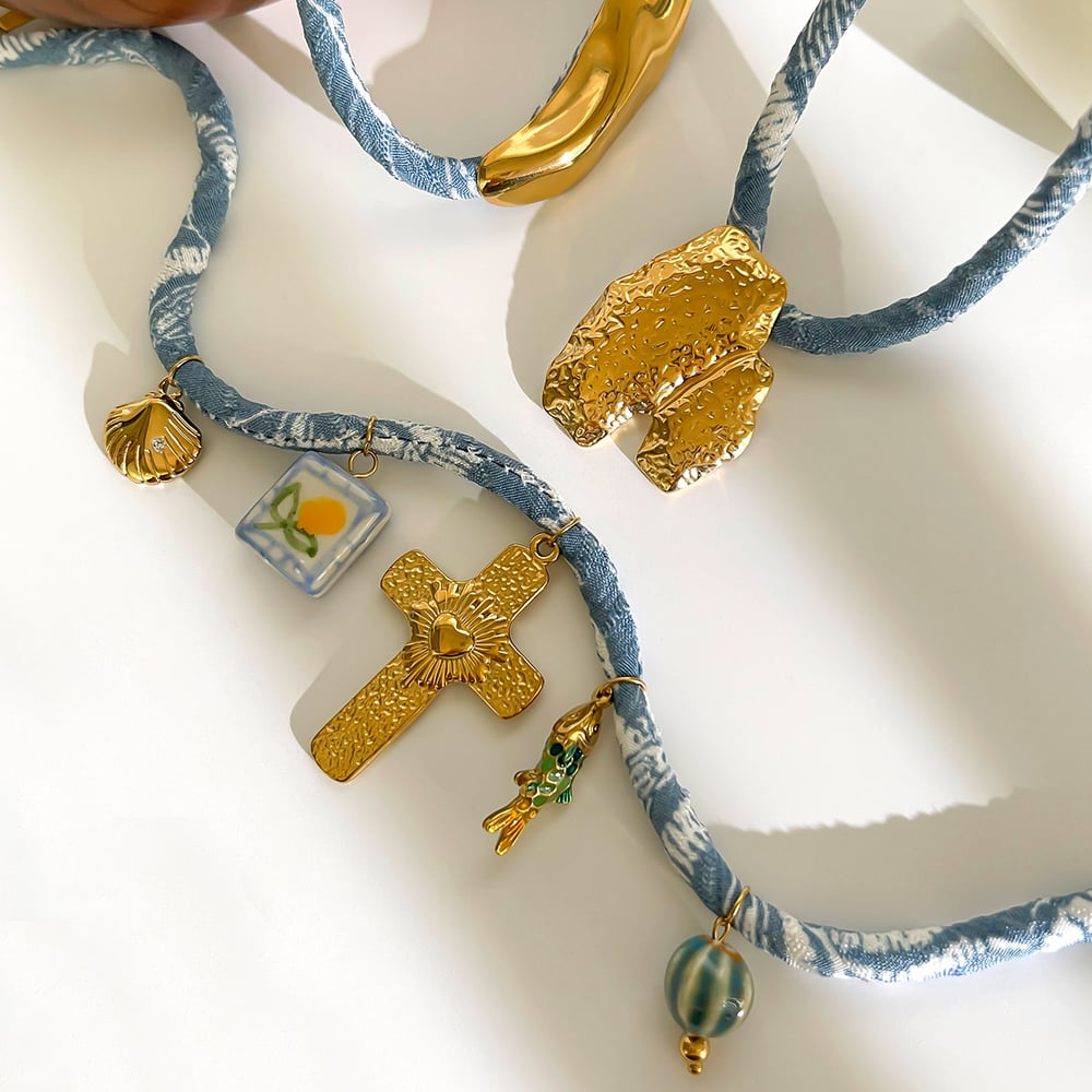 Collana in tessuto con ciondolo a forma di croce color oro da 1 pezzo Immagine4