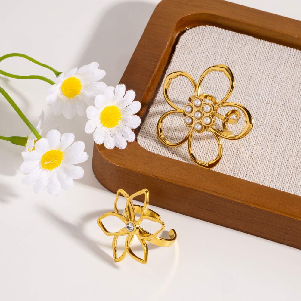 Bague simple et élégante en acier inoxydable à motif floral (1 pièce) Image2