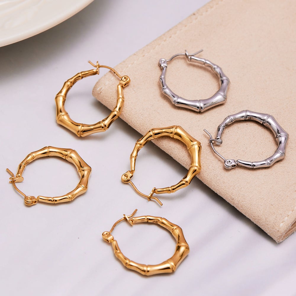 1 paio di orecchini a cerchio da donna in acciaio inossidabile color oro con patchwork giornaliero Immagine3