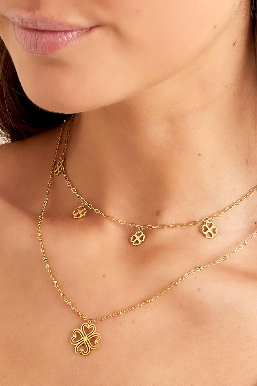 Collar a capas con tréboles Color dorado Acero inoxidable Imagen2