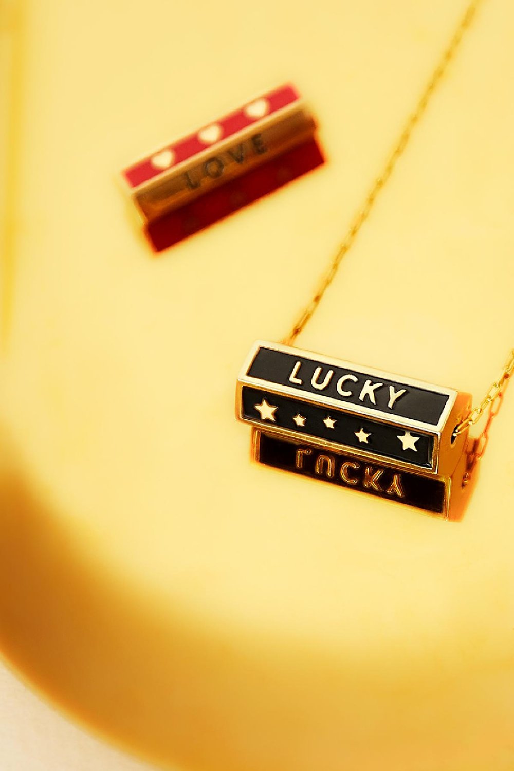 Bead schwarze Glückssterne Goldfarbe Edelstahl Bild2