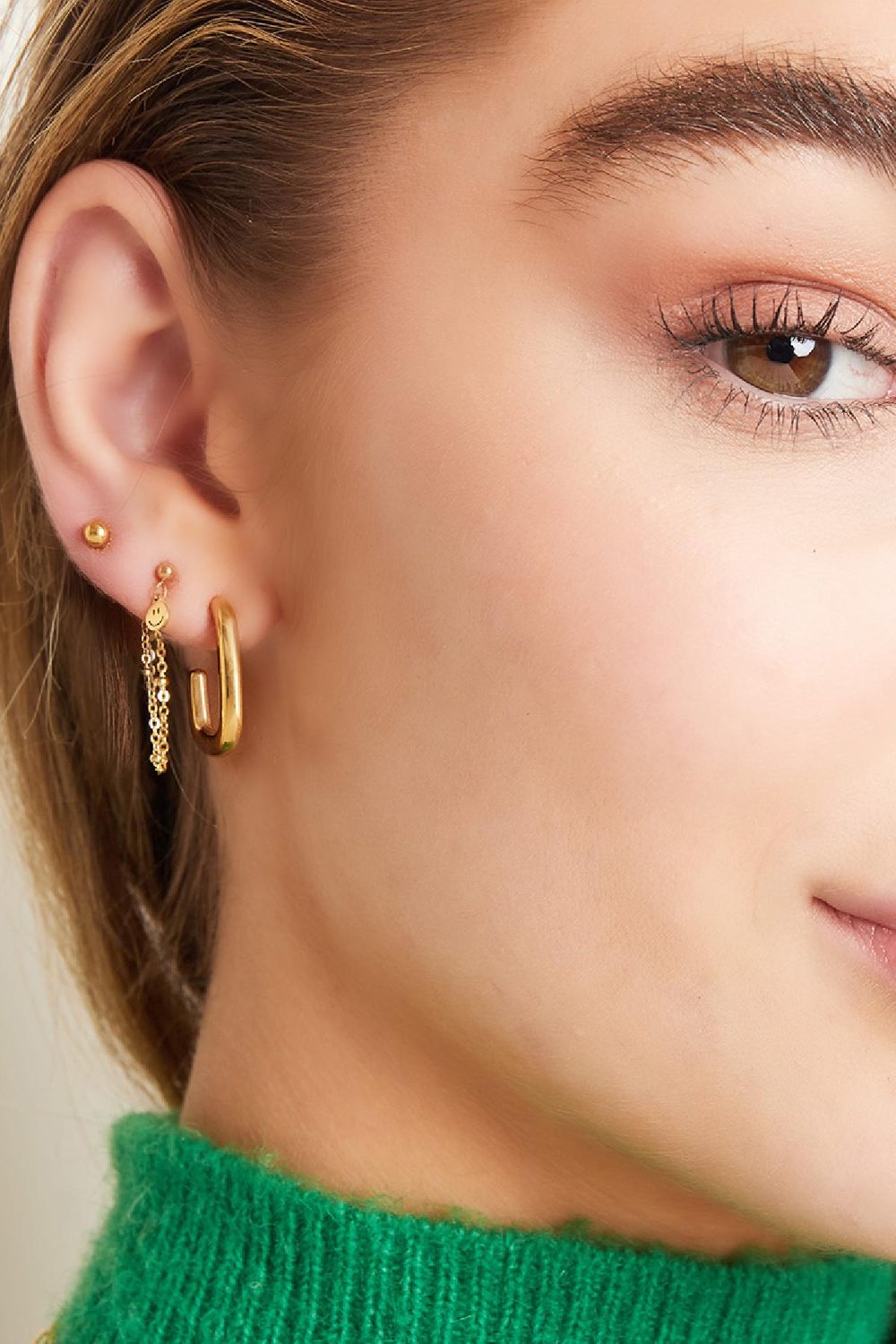 Smiley oorbellen met ketting Goud kleur Stainless Steel Afbeelding3