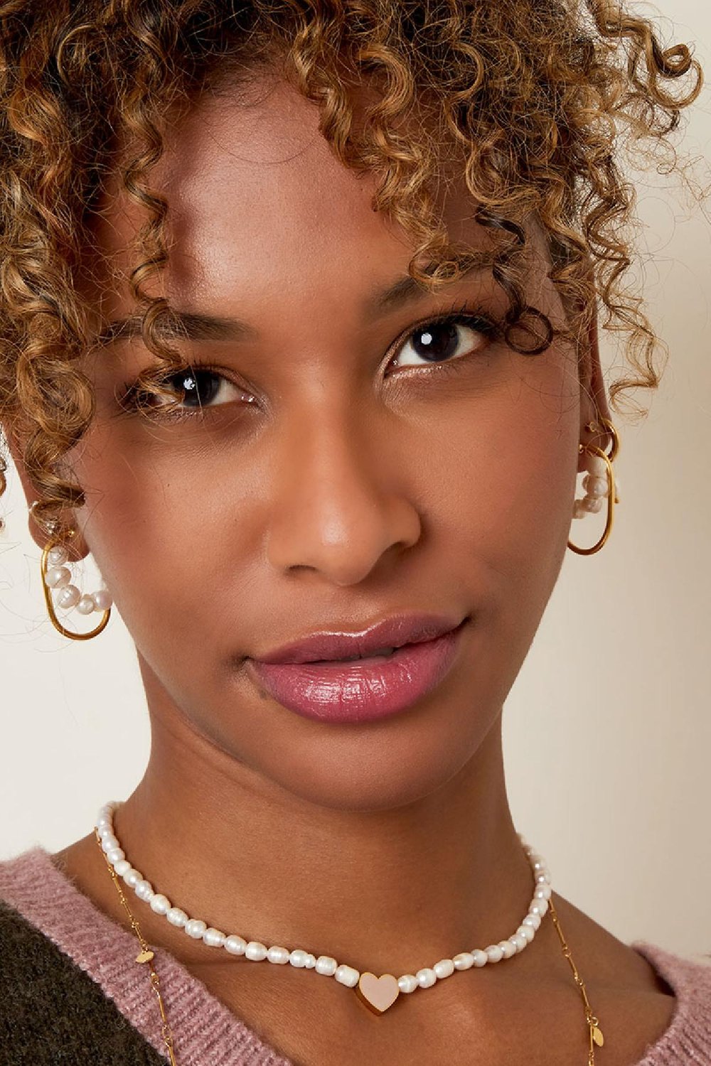 Pendientes grandes con perlas Color dorado Acero inoxidable Imagen2