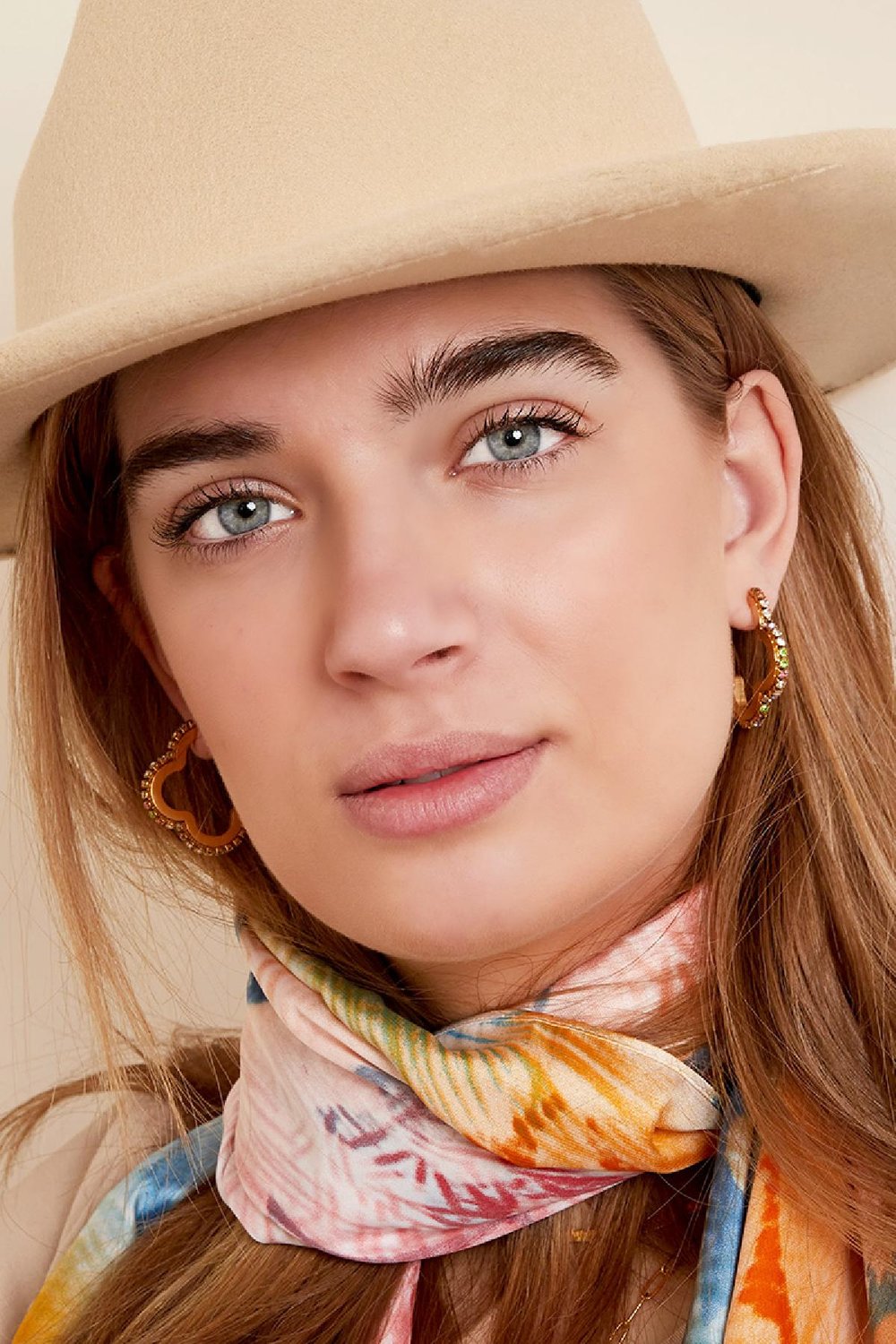 Pendientes circón con trébol Color dorado Acero inoxidable Imagen4