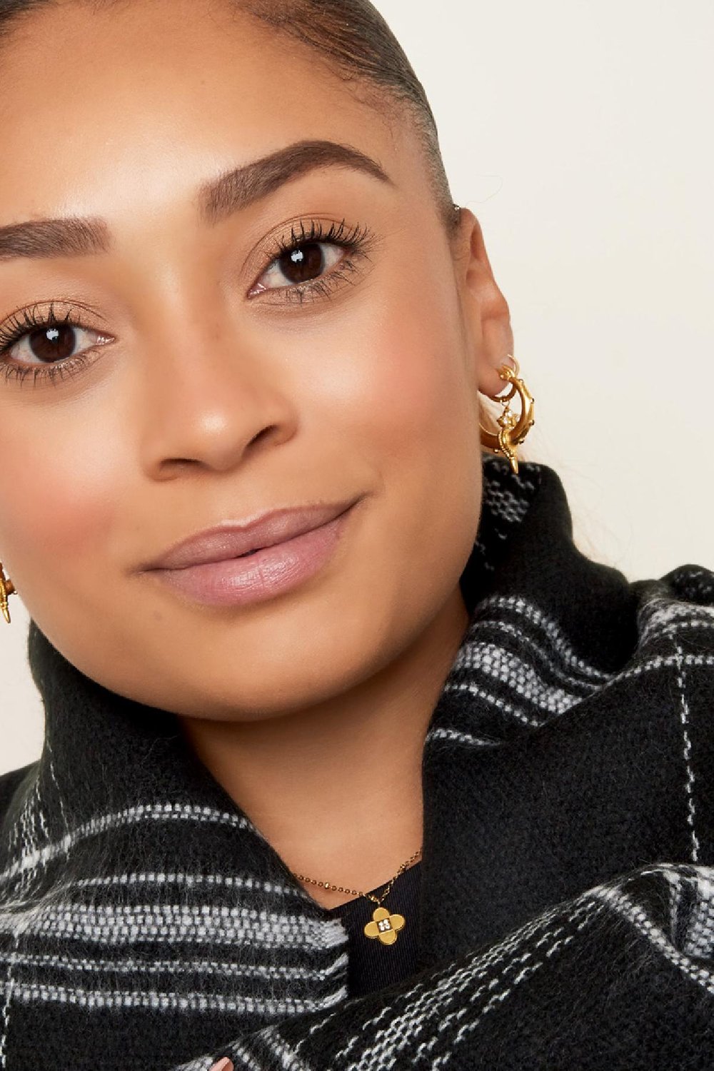 stainless steel earrings with black stones - small  Picture2