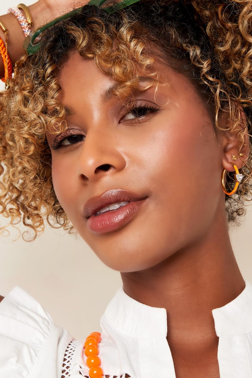 Creolen mit Emaillebeschichtung und funkelndem Herz Orange & Goldfarbe Edelstahl Bild2