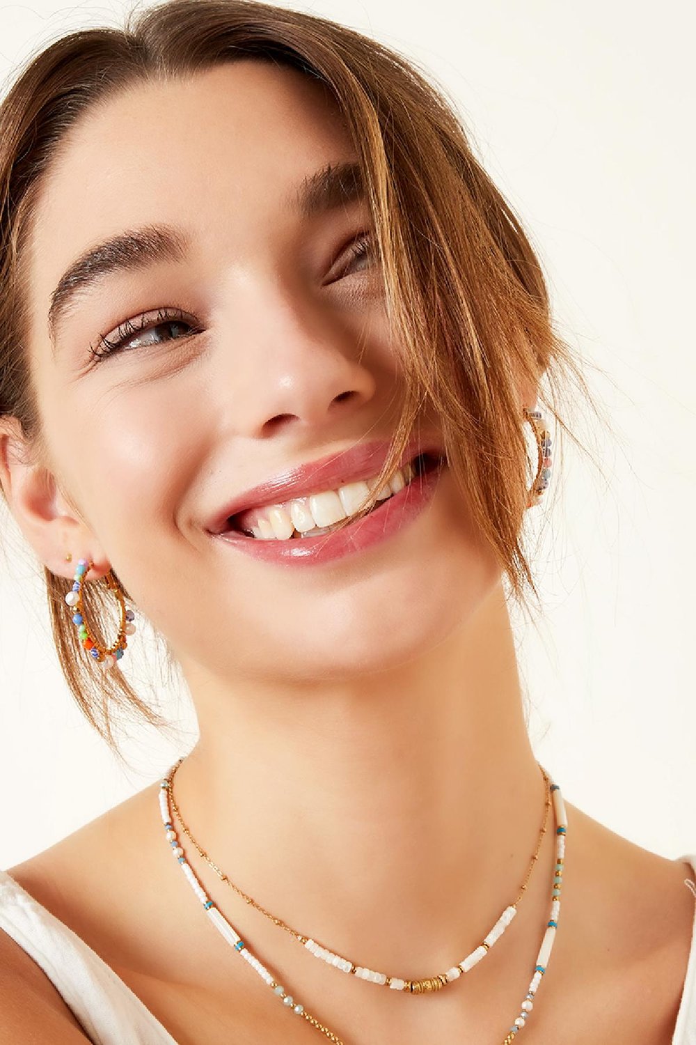 Creolen mit bunten Perlen Goldfarbe Edelstahl Bild2