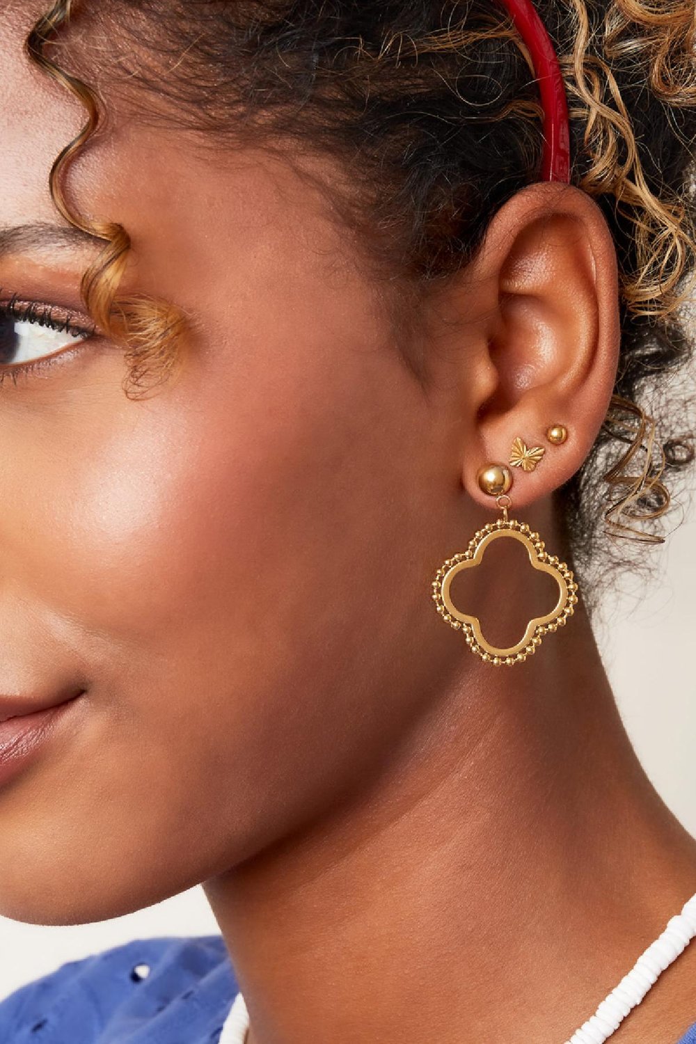 Orecchini a trifoglio punteggiato Gold Stainless Steel Immagine3