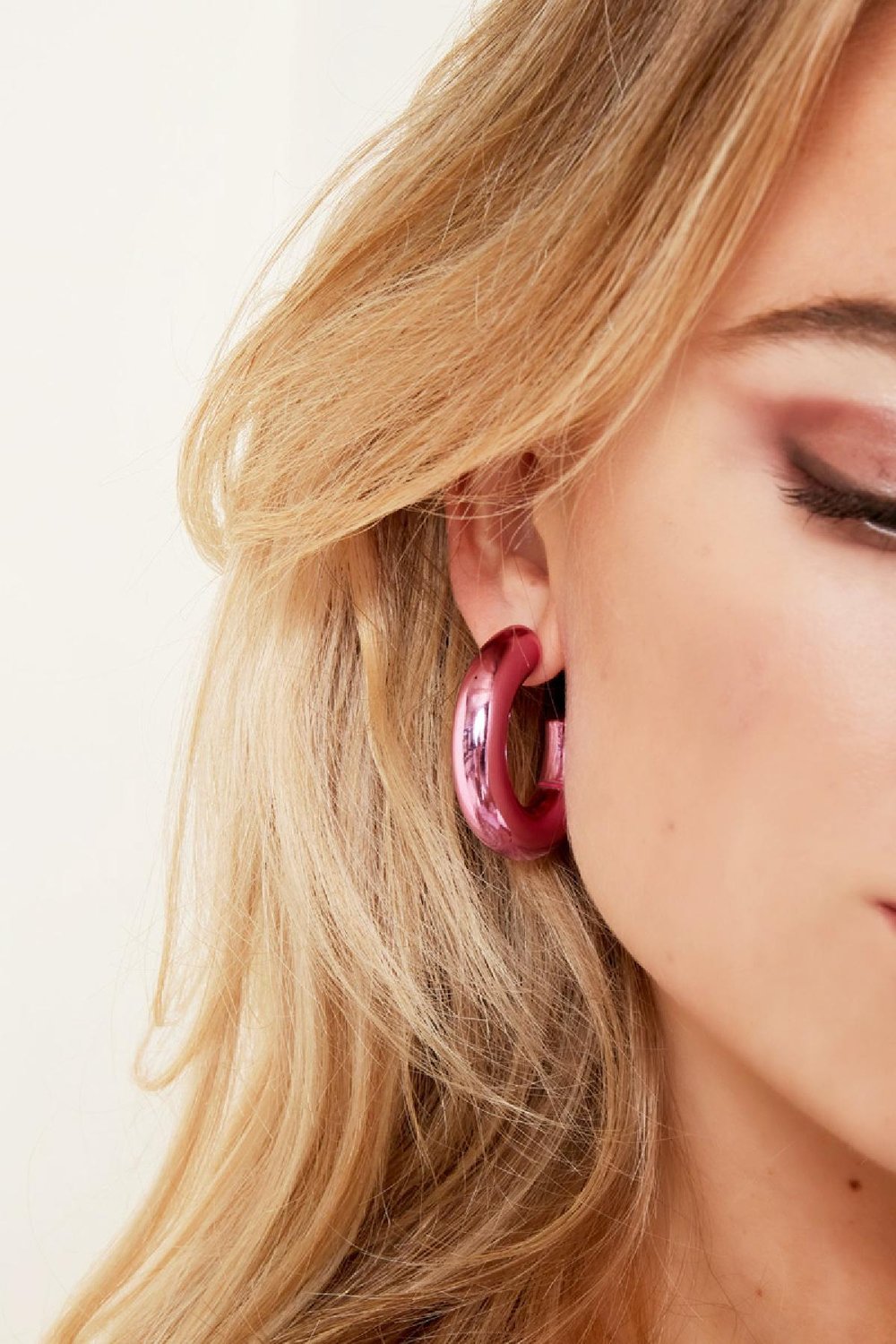 Metallicfarbene Creolen Rosa Bild3