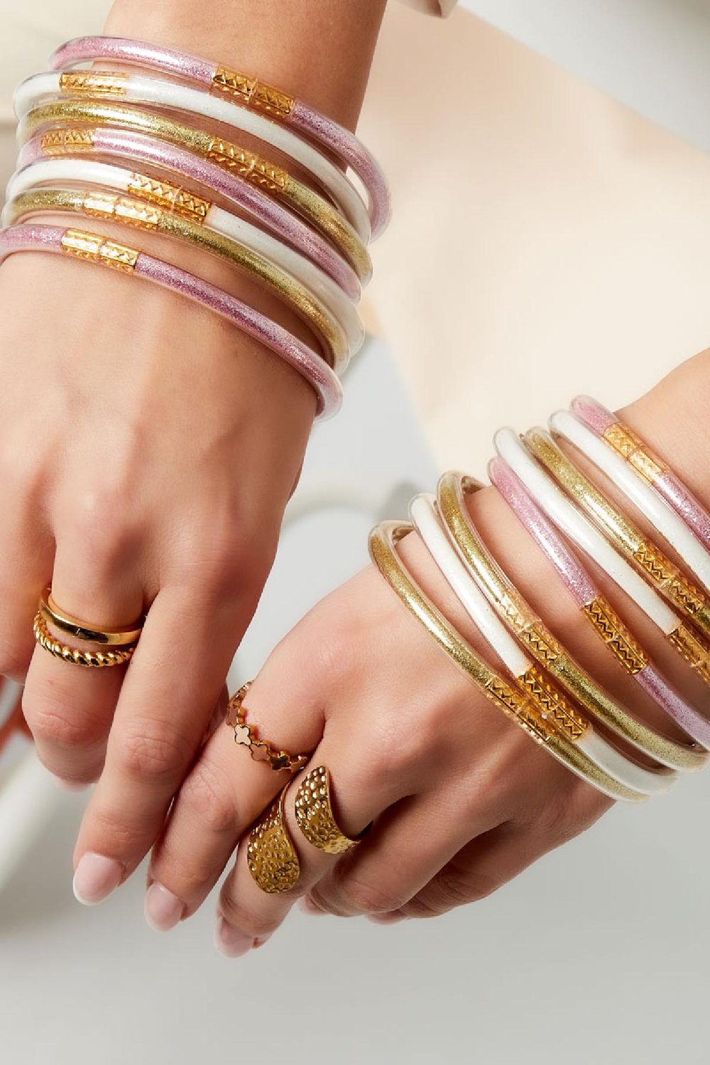 Glitzerarmbänder im Set Schwarz PVC Bild3