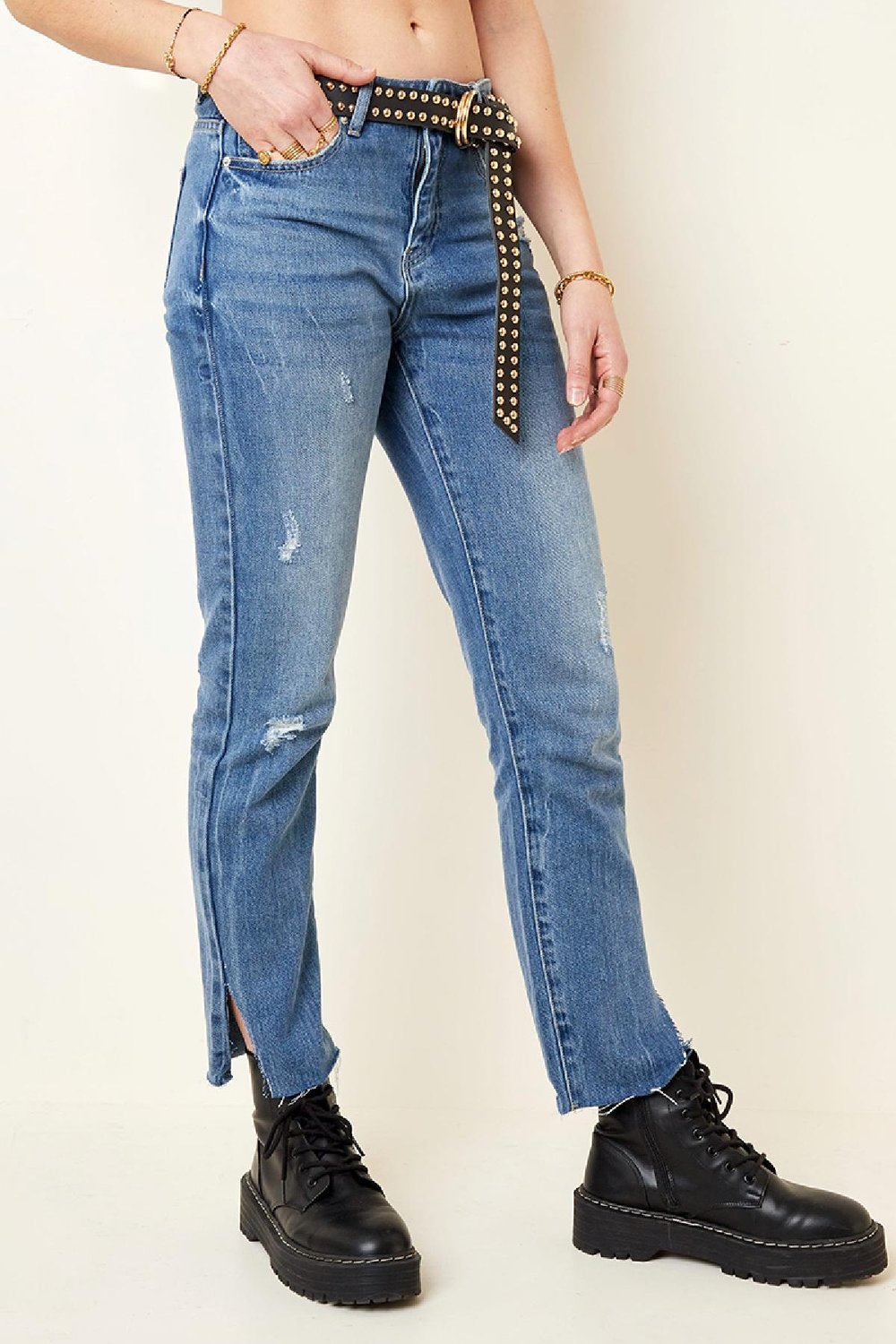 Knöchellange Jeans mit gespaltenen Säumen und verzweifelten Details Blau XS Bild2