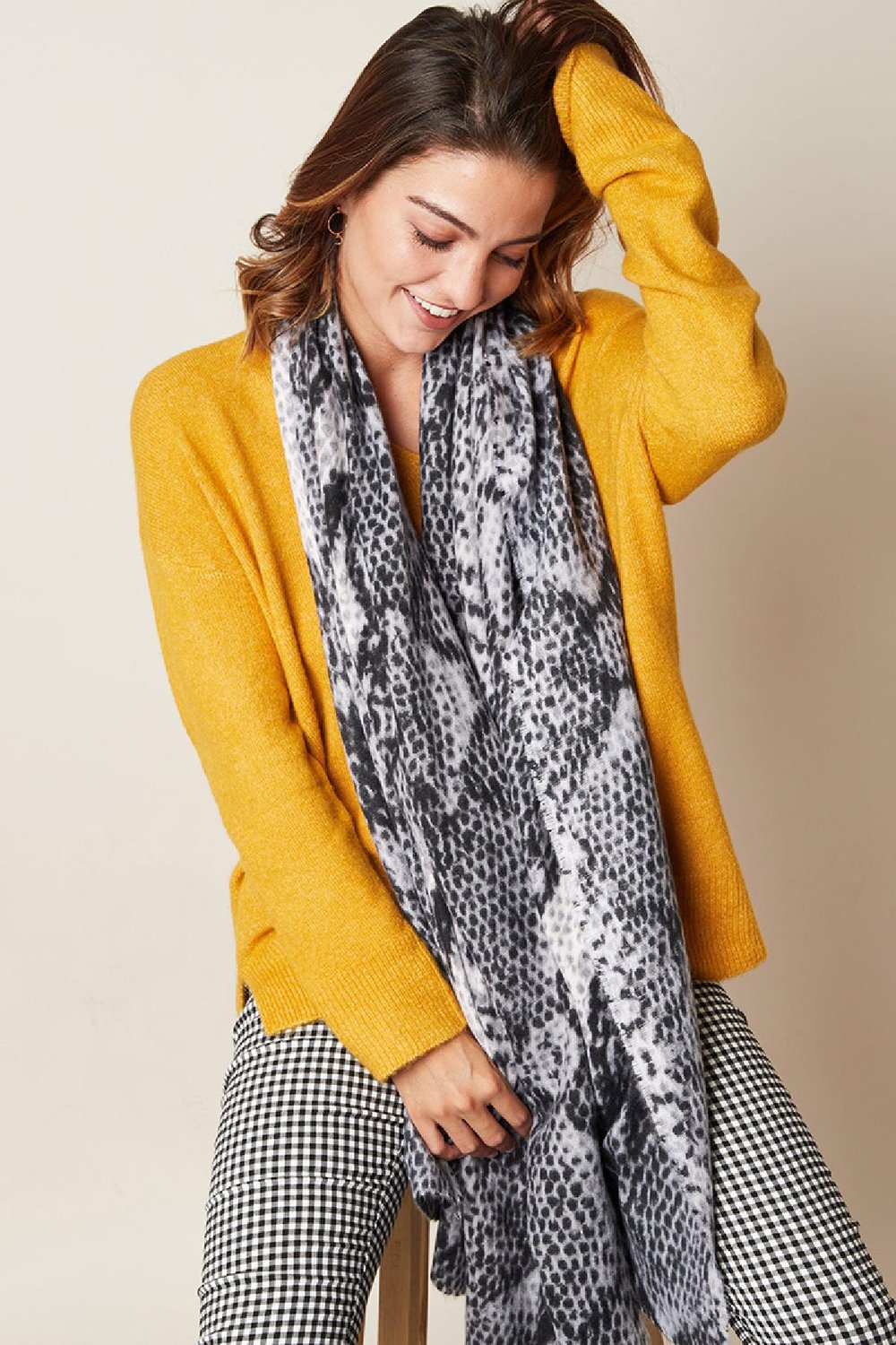 Scarf Snake Embrace Gris Acrylique h5Image3