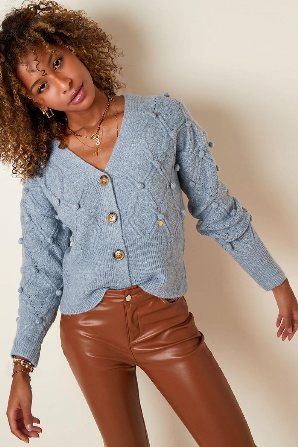 Strickjacke mit Zopf und Punkten Schwarz S/M Bild4