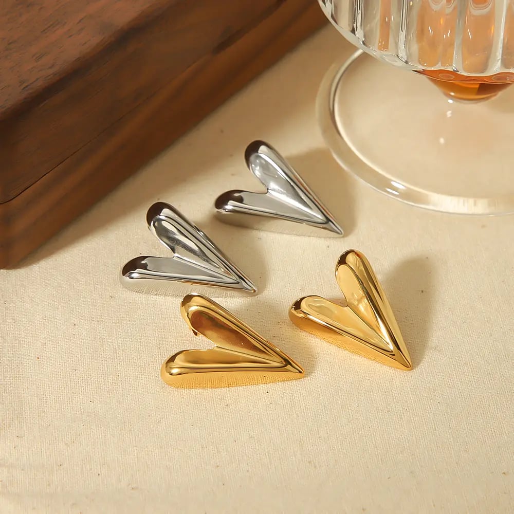 1 pair of simple and fashionable  gold-plated stainless steel three-dimensional geometric heart-shaped earrings for women's daily wear