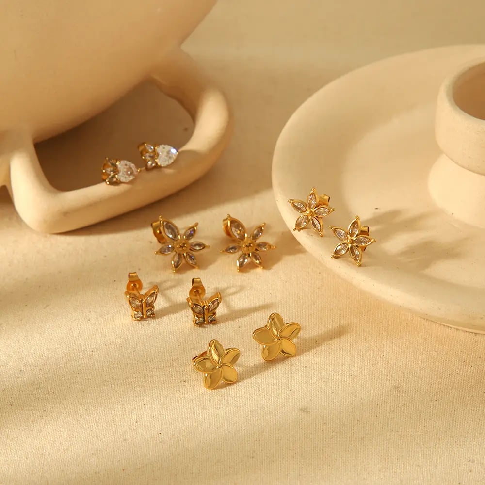 1 pair of exquisite and fashionable  gold-plated stainless steel zircon flower butterfly earrings for women for daily wear