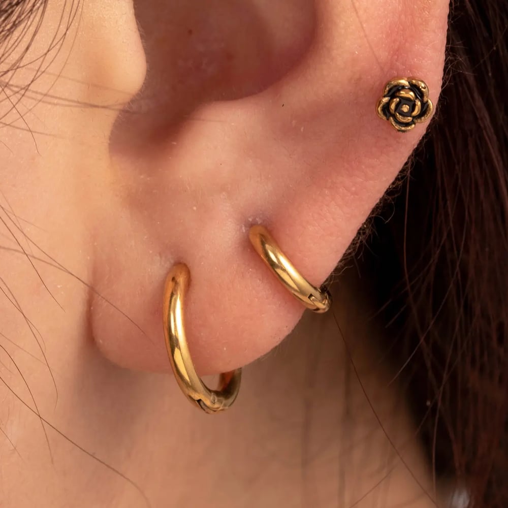 1 Piece Simple Series Classic Flower Titanium Steel No Plating Material Women Stud Earrings Picture2