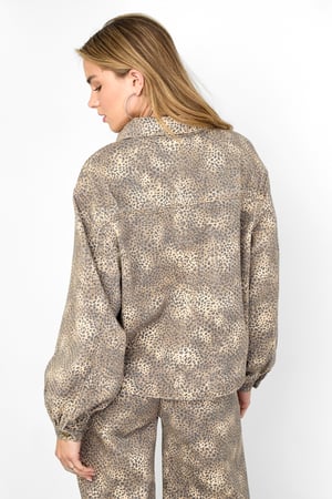 Kovboy kızı ve leopar desenli kot pantolonlara bayılıyor. h5 Resim14