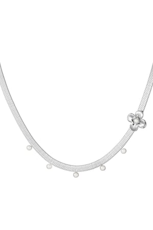flat chunky necklace with flower pendant h5